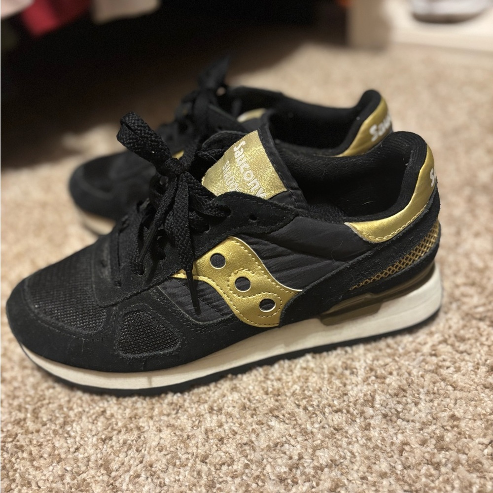 Black and Gold Saucony Shadow W8